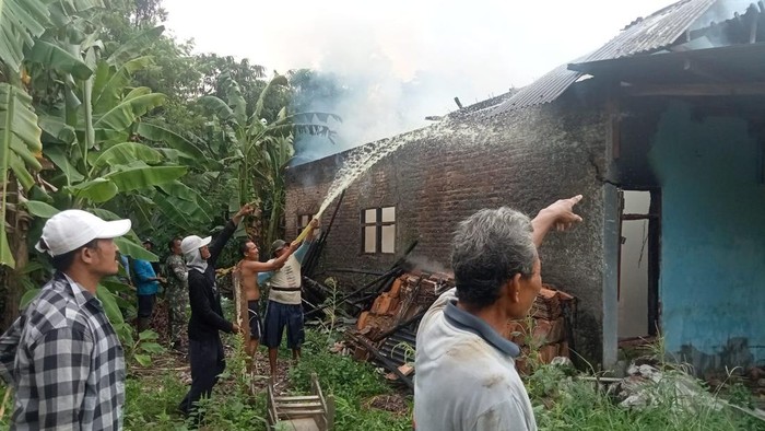 Kebakaran rumah di Subang.