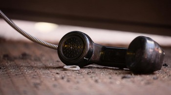 Western Union menolak telepon: Alexander Graham Bell si penemu telepon menawarkan patennya kepada perusahaan telegrap Western Union pada 1876, namun ditolak. Penolakan ini membawanya ke Bell Telephone Company yang kemudian dibeli oleh AT&T dan jadi perusahaan telekomunikasi besar di Amerika Serikat saat ini. Foto: Getty Images Foto: REUTERS/BRENDAN MCDERMID