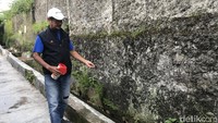 Melihat kondisi tersebut, ia lantas berinisiatif untuk menaruh bibit ikan di dalam selokan secara autodidak. Niatnya itu didukung oleh salah satu warga dengan memberikan sumbangan modal. Setiap hari, pakan yang ditabur sebanyak satu kilogram untuk 59 kilogram ikan.