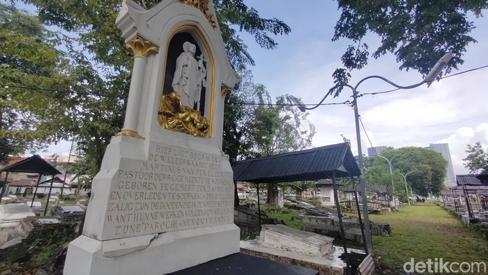 Kompleks Makam Peneleh Surabaya