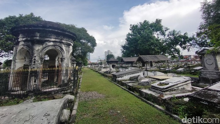 Kompleks Makam Peneleh Surabaya