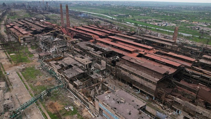 Russian service members work on demining the territory of Azovstal steel plant during Ukraine-Russia conflict in the southern port city of Mariupol, Ukraine May 22, 2022. REUTERS/Alexander Ermochenko