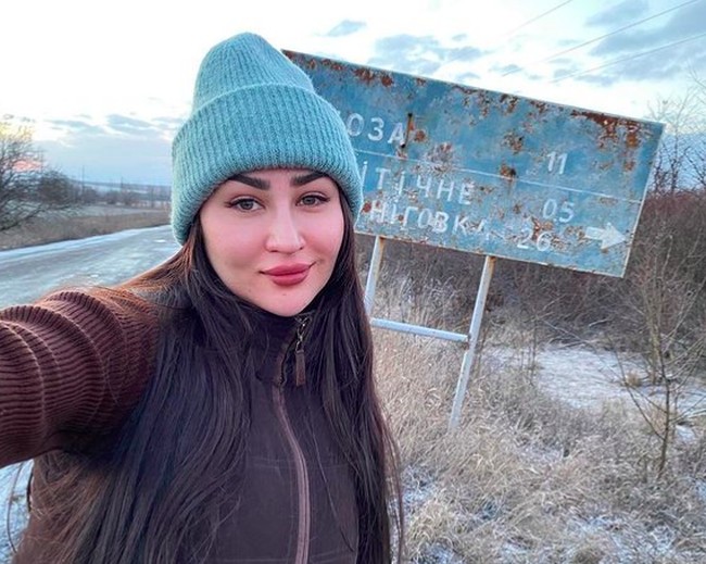 Kini, model yang berasal dari Ukraina itu menghasilkan uang lewat menjual konten seksi di OnlyFans. Louise mengaku bahwa dia tidak menyesal tidak bisa bekerja di tempat lain, menjadi creator di OnlyFans juga memiliki banyak keuntungan. Foto: dok. Instagram/@louisakhovanski