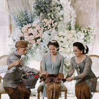 Dalam kesempatan lain, Maudy Ayunda mengenakan kebaya lain dari Vera Anggraini. Foto: Instagram @maudyayunda