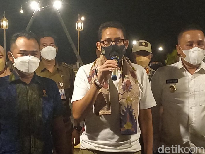 Menparekraf Sandiaga Salahudin Uno usai menemui para pengusaha kreatif di Sampang.