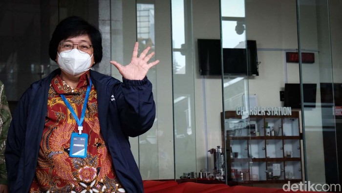 Menteri Lingkungan Hidup dan Kehutanan (LHK) Siti Nurbaya Bakar diundang ke KPK, Selasa (24/5/2022). Siti membahas kajian tata kelola perlindungan dan pengelolaan lingkungan hidup.