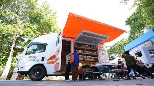 Mobil perpustakaan BNPB terparkir di halaman Art Building Bali Collection, Nusa Dua, Kuta Selatan, Badung, Bali, yang menjadi lokasi penyelenggaraan RRI pada 23-28 Mei 2022.