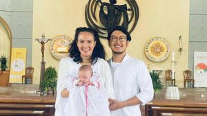 7 Momen Djiwa, Anak Nadine Chandrawinata Dibaptis, Pakai Dress Bekas Ibunya