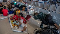 Diketahui, KM Dharma Kartika VII berpenumpang sekitar 870 orang yang dijadwalkan berangkat pada Selasa (24/5) pukul 10:00 WIB terpaksa menunda keberangkatan hingga Rabu (24/5/2022) pukul 10:00 WIB besok.