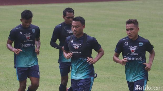 Pemain Persib berlatih di Stadion GBLA, Selasa (24/5/2022).