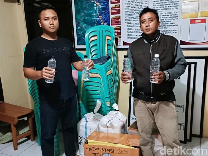 Penyelunduan arak Bali di Banyuwangi