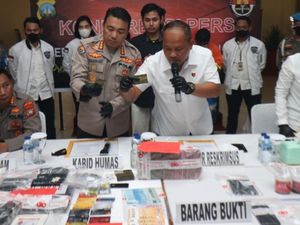 Polisi Bekuk Warga Bulgaria Dalang Skimming ATM di Batam