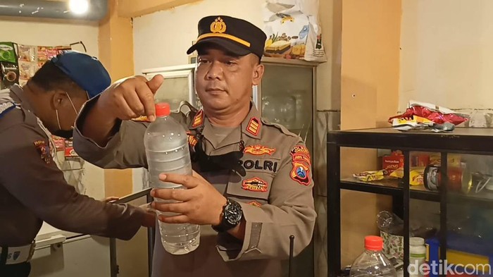 Polisi amankan ratusan miras dari warkop di Gresik