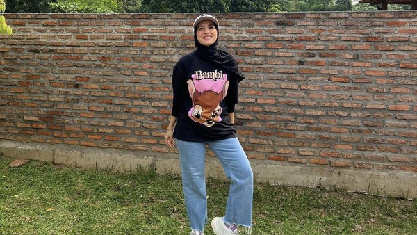8 Momen Artis yang Dikenal Tomboi Bikin Pangling Saat Pakai Hijab