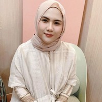 Selanjutnya Evelin Nada Anjani juga identik dengan gaya tomboi. DJ yang lahir pada 24 Januari 1992 itu pernah tampil berhijab. Penampilannya langsung dipuji oleh warganet. Masyaallah cantik.. semoga istiqomah yah😊, ucap akun @nurulkhairu19. Cantik banget Masya Allah..😊, puji @bjeng421. Foto: Dok. Instagram @evelinnadaanjani.