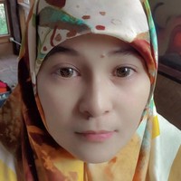 Cameria Happy Pramita atau lebih dikenal dengan nama Mita The Virgin mengunggah foto penampilannya yang berbeda dengan berhijab, ketika Lebaran 2022. Mita sengaja membagikan foto lawasnya saat momen Lebaran. Btw foto ini foto lagi adegan pas waktu syuting sudah lama. jadi jangan berpikir sudah hijrah terus lepas hijab karena main main kaya haters2 bilang .. didoain berhijrah ya saya amin kan ya .. sesekali upload gini kan ga dosa juga .. 😋 maap lahir batin ya haters.. saya juga udah maapin kalian kok 😎, tulis @mitathevirgin. Foto: Dok. Instagram @mitathevirgin.