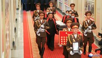 TV pemerintah juga menayangkan video Kim dan pejabat menghadiri upacara pemakaman Hyon di Pemakaman Patriotik Martir di Sinmi-ri.