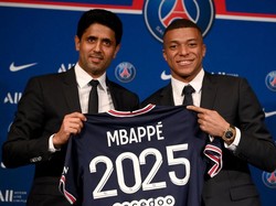 Superstar sepakbola Prancis tersebut mengakhiri saga masa depannya. Pada Minggu (21/3/2022) dinihari WIB, Mbappe resmi meneken kontrak baru dengan PSG yang akan mengikatnya sampai 2025. Franck Fife/AFP via Getty Images