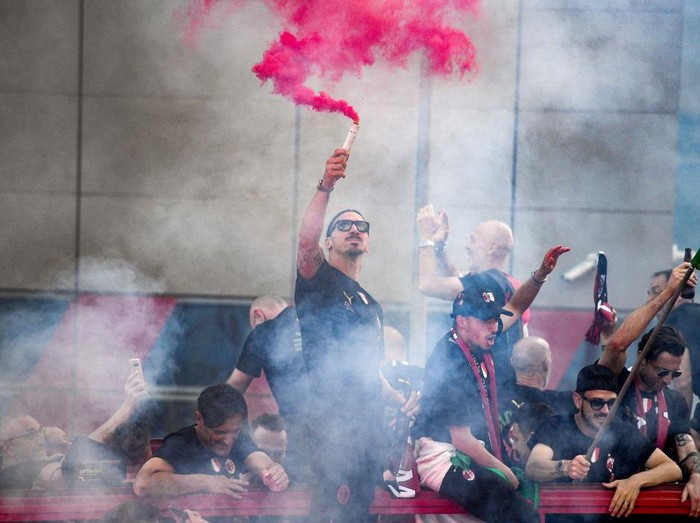 Zlatan Ibrahimovic of AC Milan and other AC Milan players parade on a double decker bus in Milan, on May 23, 2022 one day after AC Milan won the 2022 Italian Serie A 