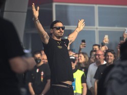 Ibrahimovic menyumbang delapan gol untuk Milan di tengah musim yang diganggu berbagai cedera. Meski demikian, Ibrahimovic memiliki pengaruh yang besar karena menularkan mentalitas juara kepada para juniornya. Ibra sempat meberikan pidato yang berapi-api di ruang ganti Milan. Piero Cruciatti/AFP via Getty Images