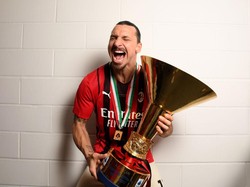Terlebih, Ibrahimovic bisa melunasi janjinya kepada Milan, usai datang kembali pada 2020. Ketika kembali ke San Siro, penyerang Swedia itu memang berjanji akan membawa pulang trofi juara Liga Italia. AC Milan via Getty Images
