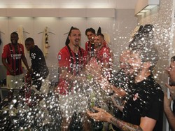 Zlatan Ibrahimovic menjadi sosok yang bahagia betul. Sebab, ia bisa mengulang sukses di AC Milan, ketika juga menjadi bagian tim meraih scudetto 11 tahun lalu. AC Milan via Getty Images