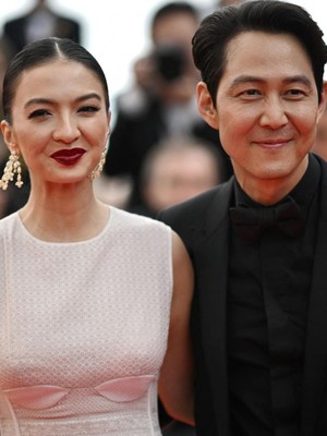 Pose Lee Jung Jae Bareng Artis Dunia: Raline Shah hingga Shah Rukh Khan Pose Lee Jung Jae Bareng Artis Dunia: Raline Shah hingga Shah Rukh Khan