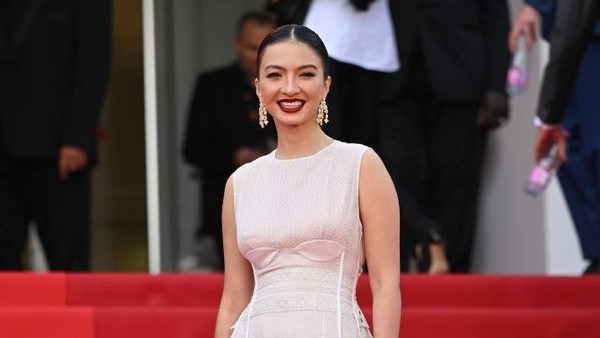 Adu Gaya Anggun dan Raline Shah di Red Carpet Cannes Film Festival 2022