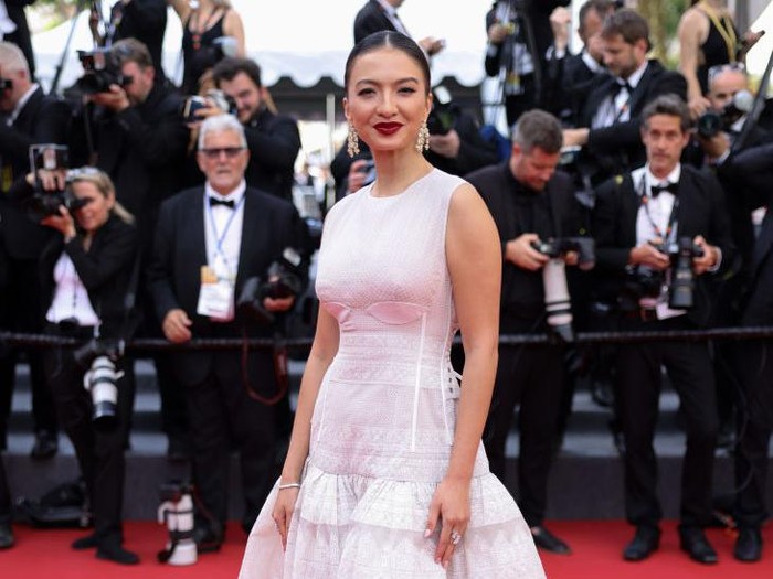 Raline Shah di Cannes Film Festival 2022 CANNES, FRANCE - MAY 23: Raline Shah attends the screening of Decision To Leave (Heojil Kyolshim) during the 75th annual Cannes film festival at Palais des Festivals on May 23, 2022 in Cannes, France. (Photo by Stephane Cardinale - Corbis/Corbis via Getty Images)