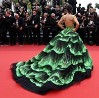 “Malam pertama yang indah di Cannes di red carpet untuk screening film “Les Amandiers (Forever Young)”,” tulis Raline Shah pada caption foto Instagram. Foto: Pascal Le Segretain/Getty Images