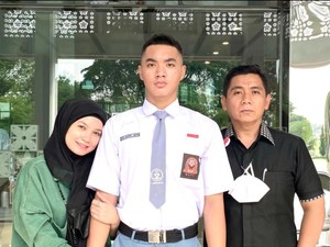Sandy Arifin Bangga dan Terharu Anak Terpilih Jadi Paskibraka Nasional