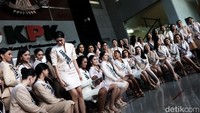 Bimbingan antikorupsi diberikan oleh pimpinan KPK kepada finalis Puteri Indonesia.