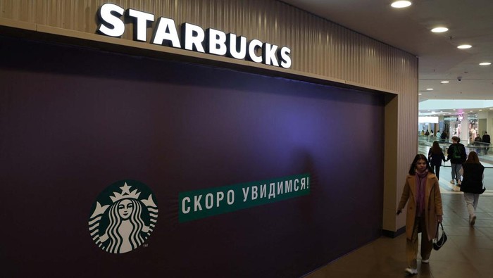 Starbuck Resmi Keluar dari Rusia Setelah 15 tahun berdiri, Starbucks resmi keluar dari Rusia. Penangguhan dari negara tersebut dilakukan pada bulan Maret lalu.