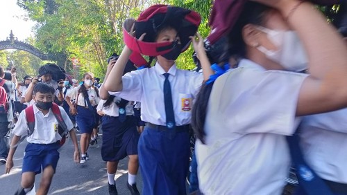 Suasana saat simulasi gempa dan tsunami di Tanjung Benoa, Kuta Selatan, Badung, Selasa (24/5/2022)