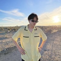 Suho mengejutkan penggemar dengan postingan Instagram-nya pada Sabtu (14/5/2022). Dia mengabarkan dirinya tengah berada di Amerika Serikat dan membagikan foto-foto yang boyfriendable. Foto: dok. Instagram @kimjuncotton