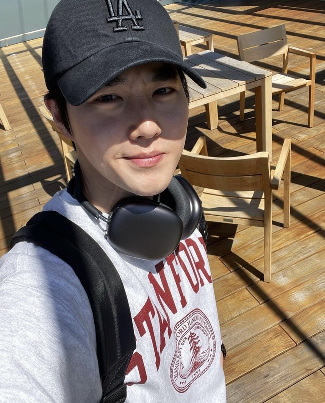 Selama di Amerika Serikat, Suho juga menghadiri acara pembukaan SM Entertainment Square di Los Angeles. Alun-alun itu didedikasikan untuk SM Entertainment dan foundernya Lee Soo Man atas pencapaiannya di pasar musik global. Foto: dok. Instagram @kimjuncotton