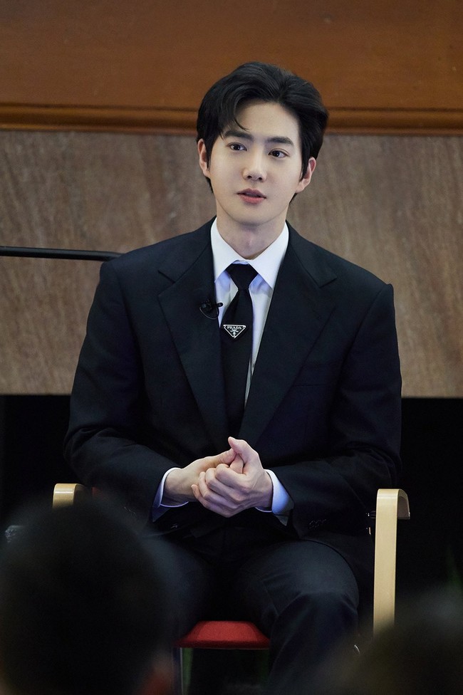 Leader grup KPop EXO, Suho lahir pada 22 Mei 1991 dan berzodiak Gemini. Dia telah terjun ke dunia akting dan dikenal meluas sebagai aktor dalam drama Korea Behind Your Touch dan Missing Crown Prince. Foto: dok. Instagram @kimjuncotton