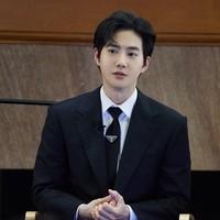 Leader grup KPop EXO, Suho lahir pada 22 Mei 1991 dan berzodiak Gemini. Dia telah terjun ke dunia akting dan dikenal meluas sebagai aktor dalam drama Korea Behind Your Touch dan Missing Crown Prince. Foto: dok. Instagram @kimjuncotton