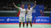 Sementara dari bulutangkis, Indonesia meraih dua emas. Ganda putri, Apriyani Rahayu/Siti Fadia Silva Ramadhanti, mampu menjadi yang terbaik, serta Daniel Marthin/Leo Rolly Carnando yang meraih emas usai mengalahkan pasangan rekan senegaranya Yeremia Erich Yoche Yacob Rambitan dan Pramudya Kusumawardana dalam dua set langsung, 21-17 dan 21-19. ANTARA FOTO/Zabur Karuru.