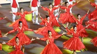 Dengan jumlah medali yang diraih, Indonesia pun finis tiga besar di SEA Games 2021. Catatan itu sudah melampaui target yang diinginkan oleh Presiden RI Joko Widodo. Sementara itu, tuan rumah Vietnam, menjadi juara umum SEA Games 2021 dengan raihan 205 emas. Ada di posisi kedua adalah Thailan dengan kumpulan emas 92. ANTARA FOTO/Aditya Pradana Putra.