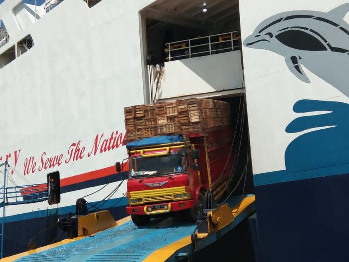 Terminal Peti Kemas Semarang yang sempat kena banjir rob kembali beroperasi, Selasa (24/5/2022).