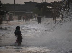 Potret Banjir Rob di Utara Jawa