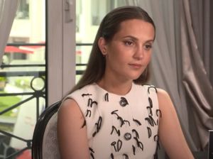 Tantangan Terberat Alicia Vikander saat Syuting Irma Vep