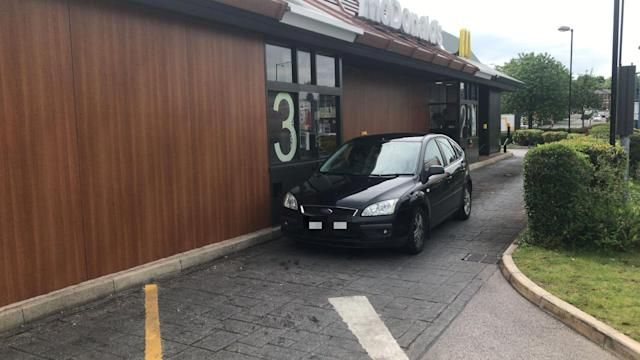 Parah! Pria Ini Sebabkan Kemacetan di Drive Thru karena Tolak Antre