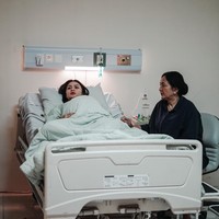 Biasa tampil dengan tubuh langsing, begini penampilan Ariel Tatum dengan baby bump di perutnya. Sudah cocok menjadi seorang ibu belum menurutmu? Foto: Instagram/@sayapsayappatahfilm