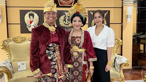 Arik Cahya Dewi berfoto bersama  Panglima TNI Jenderal Andika Perkasa dan Hetty Andika Perkasa di Mabes TNI Jakarta beberapa waktu lalu