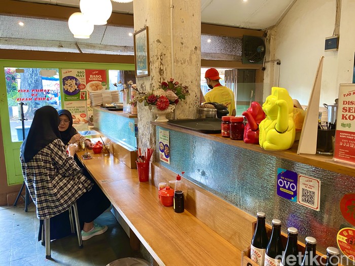 Bakmi Tjokin; tempat makan hits di Cihapit tawarkan yamie asin dan manis.