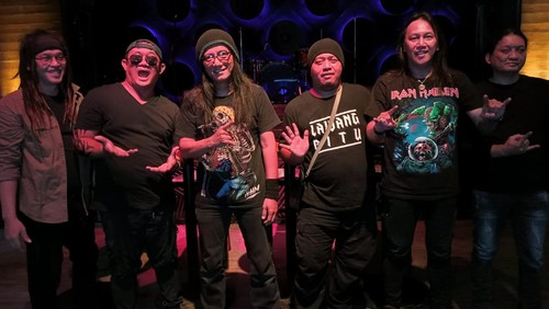 Band Lawang Pitu menggandeng Roy Jeconiah (eks personel Boomerang) saat launching di Hardrock, Kuta, Badung Bali, Rabu (25/5).