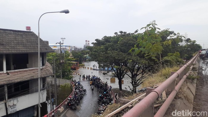 Banjir rob pelabuhan Tanjung Emas, Rabu (25/5/2022) pagi.
