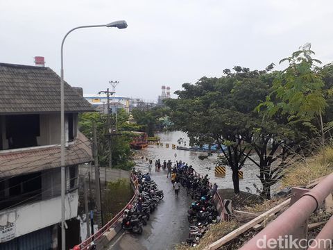 Banjir rob pelabuhan Tanjung Emas, Rabu (25/5/2022) pagi.